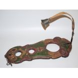 Eine "Halsgeige", historistische Nachfertigung des mittelalterlichen Strafinstruments