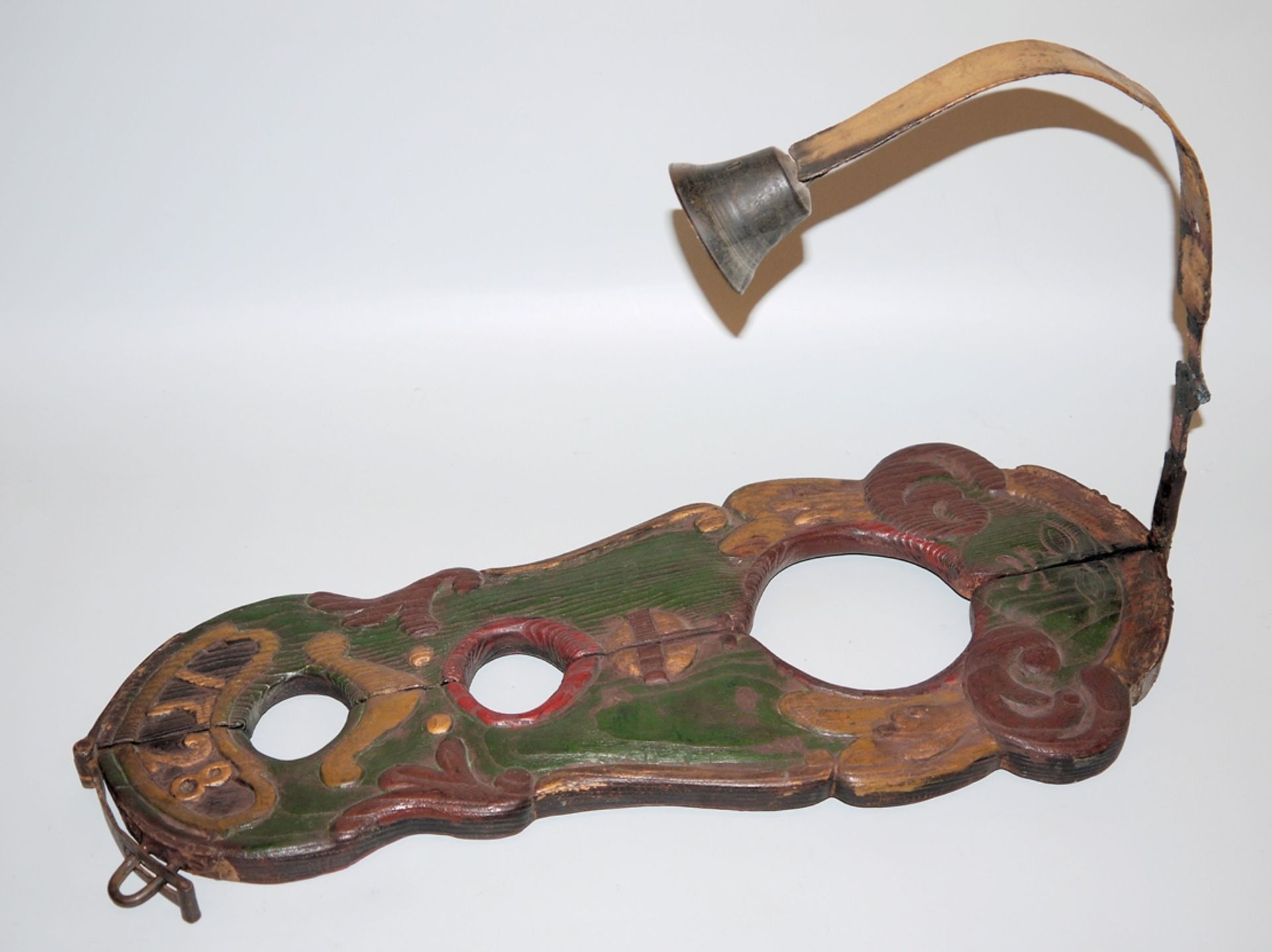Eine "Halsgeige", historistische Nachfertigung des mittelalterlichen Strafinstruments