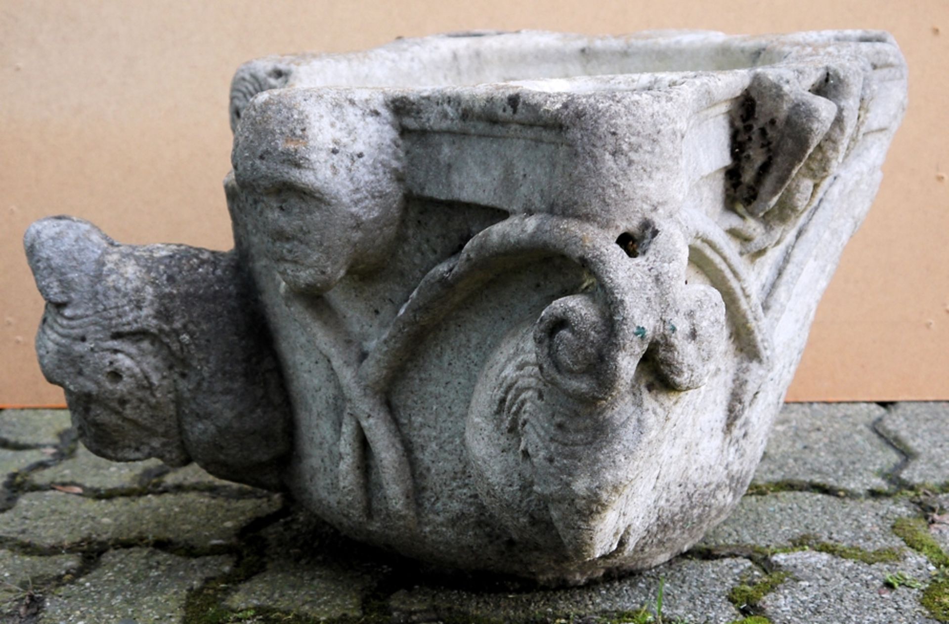 Weihwasserbecker, romanisch-frühgotisch, 12./13. Jh. - Bild 2 aus 5