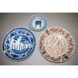 Drei Porzellanteller der chinesischen Ming- und Qing-Zeiten