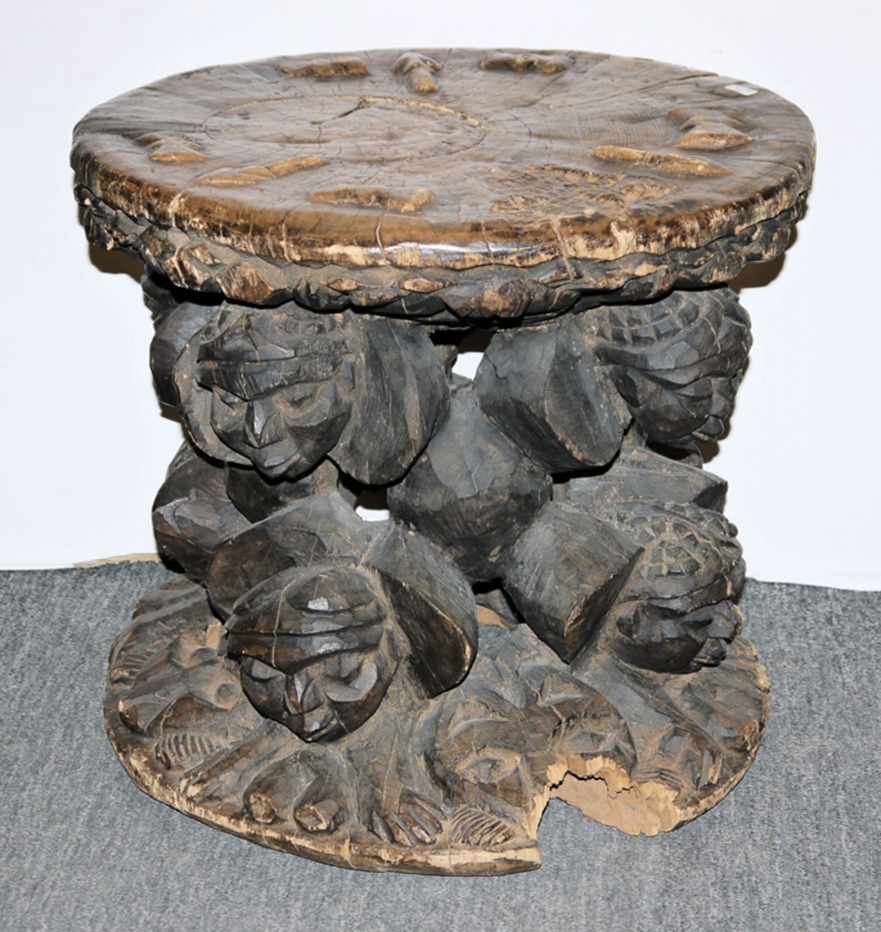 Großer Hocker aus Kamerun