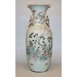 Große Bodenvase mit Damen im Garten, späte Qing/Republik-Zeit, China um 1900