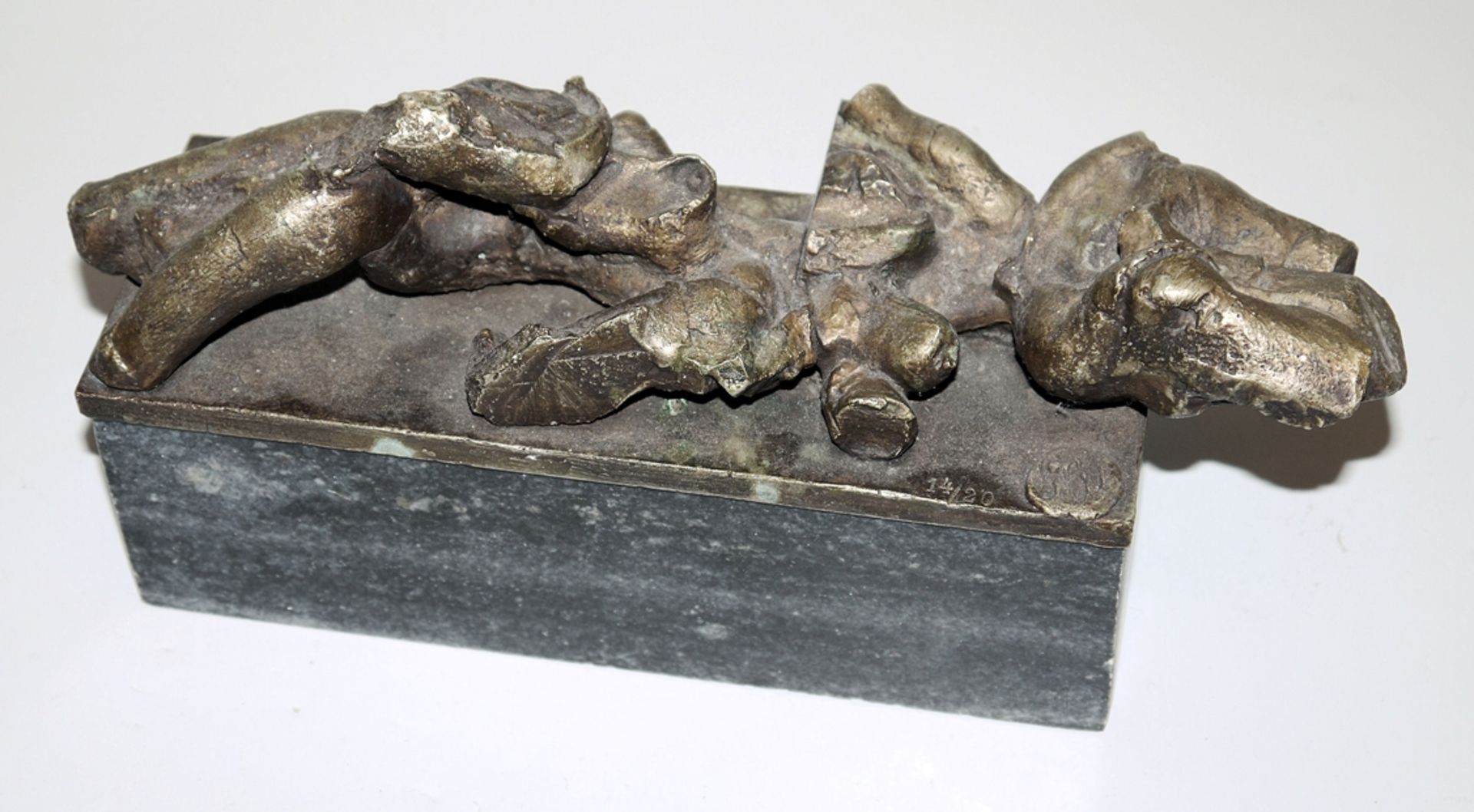 Rolf Szymanski, "Kleines Spielkartenbild III", Bronzeplastik von 1968-1969 und Figur, Radierung, ge - Bild 2 aus 3