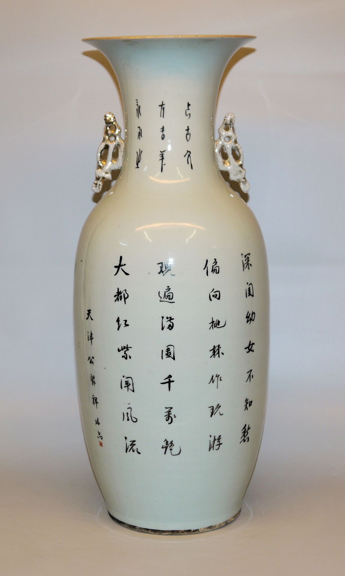 Große Bodenvase mit Damen im Garten, späte Qing/Republik-Zeit, China um 1900 - Bild 2 aus 2