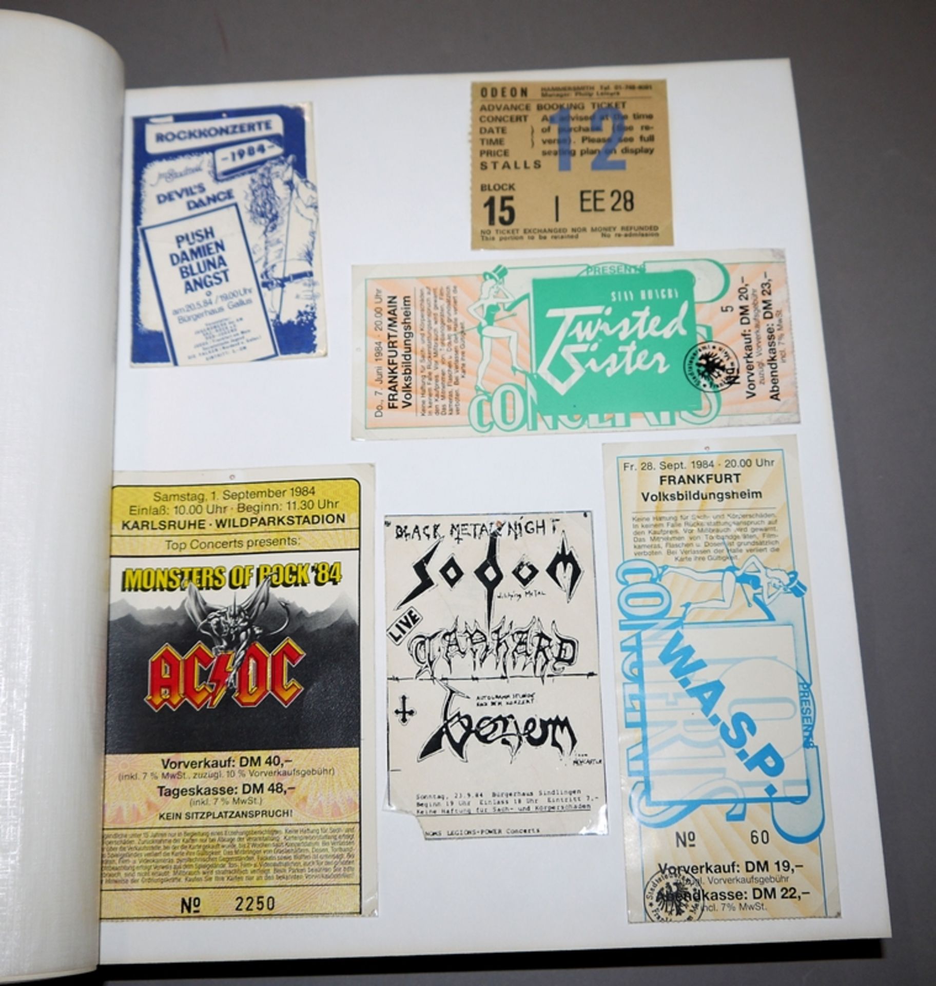 Sammlung Memorabilia der Rockmusik: 100 Tickets internationaler Bands und 21 Alben der Band "Kiss" - Bild 2 aus 6