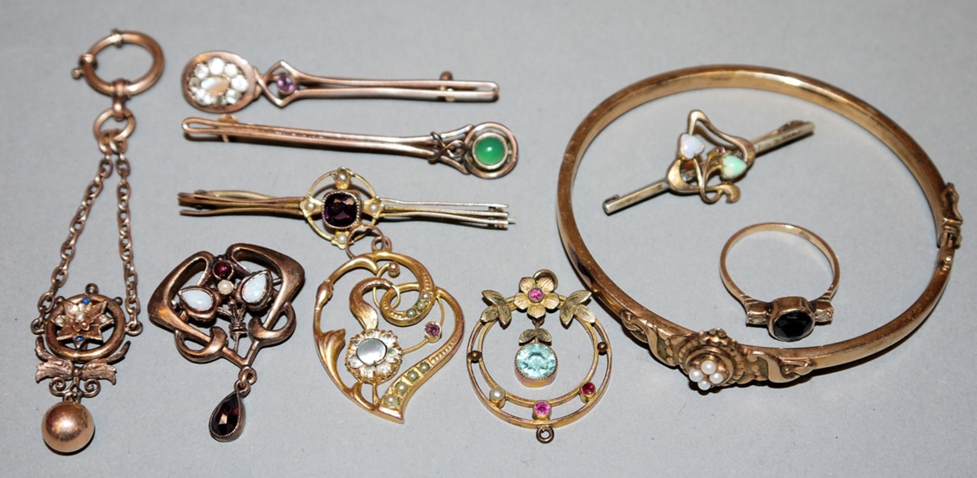 Sammlung feiner alter Schmuck, überwiegend Jugendstil um 1880-1900, vergoldet
