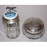 Bierkrug des Gutsritters Hermann von Somnitz und patriotische Konfektdose von 1915 