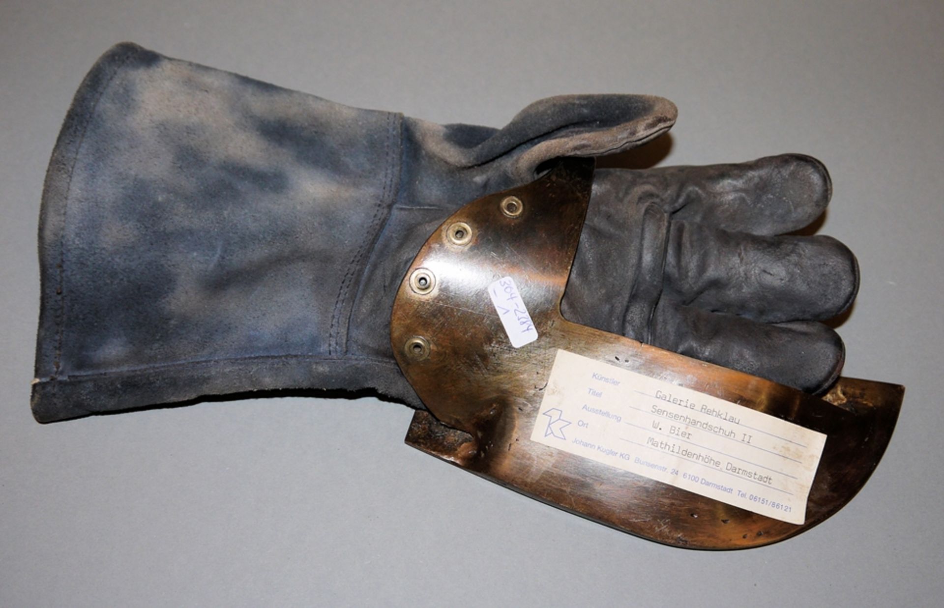 Wolfgang Bier, "Sensenhandschuh II", Leder & Eisen, von 1975 - Bild 2 aus 2