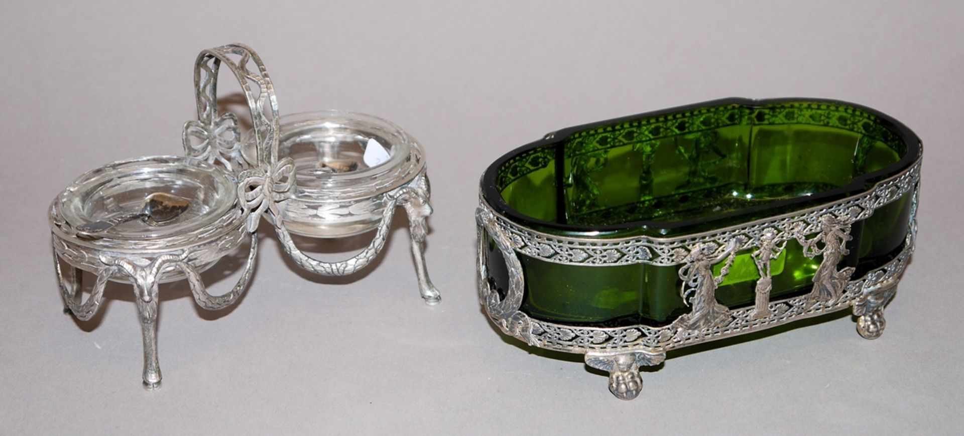 Zierschale mit Glaseinsatz, Silber, Frankreich & Gewürzmenage, Silber, mit Glaseinsätzen und Löffel