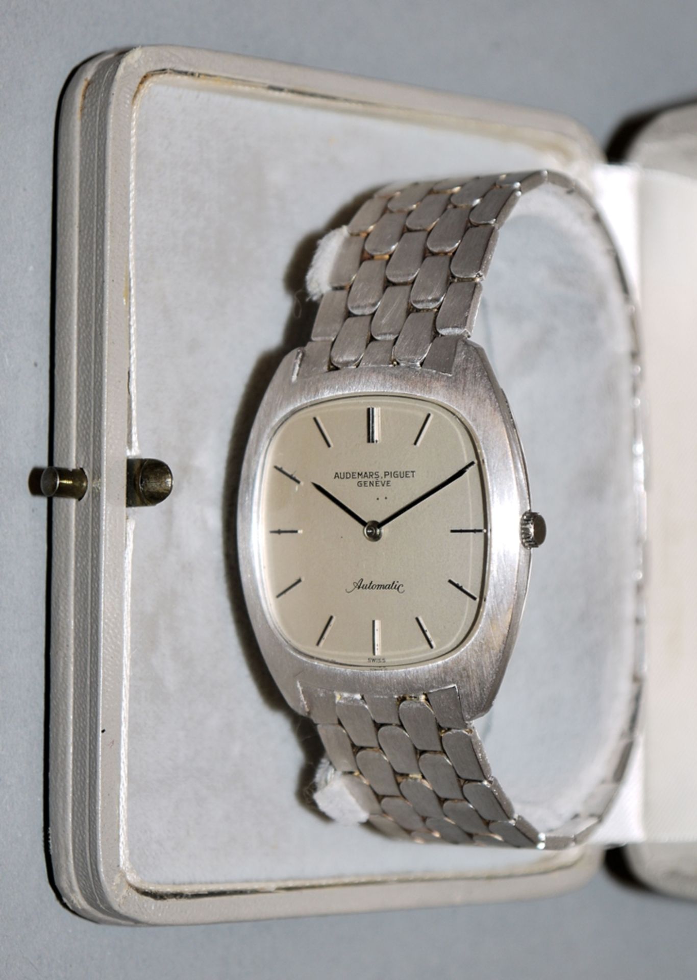 Audemars Piguet, flache Automatik-Armbanduhr in Weißgold