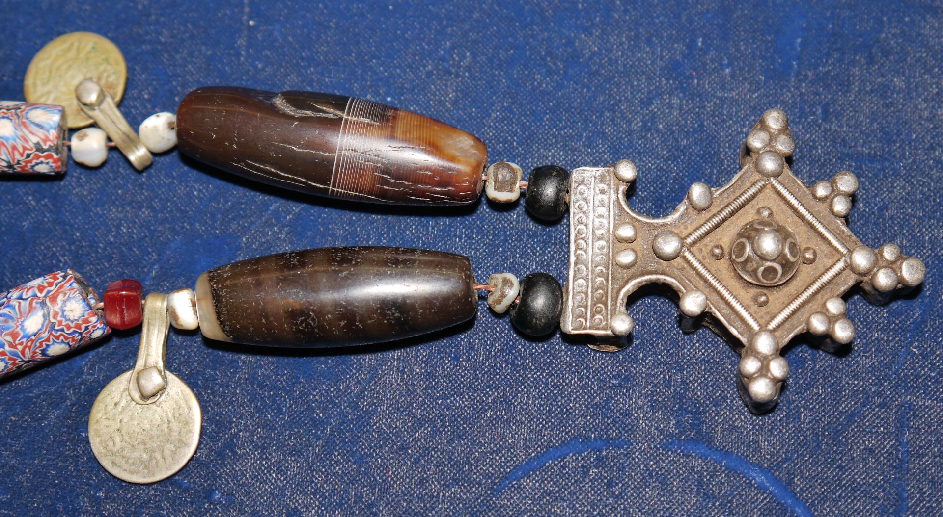 Zwei Ketten und drei Fingerringe, feiner Ethnoschmuck aus aller Welt - Bild 2 aus 3