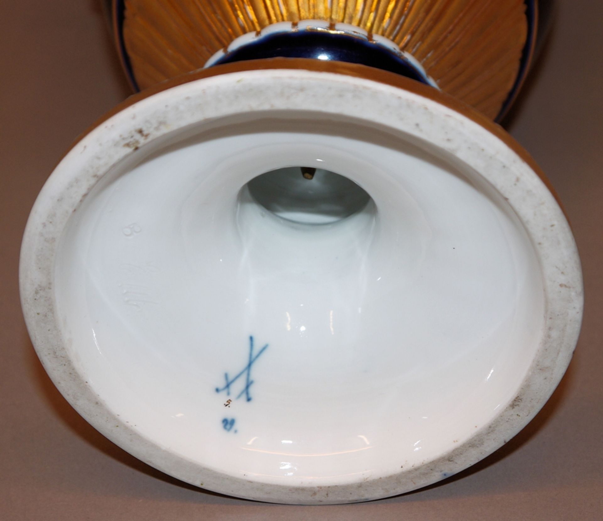 Schlangenhenkelvase mit kobaltblauem Dekor, Kgl. Meißen um 1900, 1. Wahl - Bild 2 aus 2