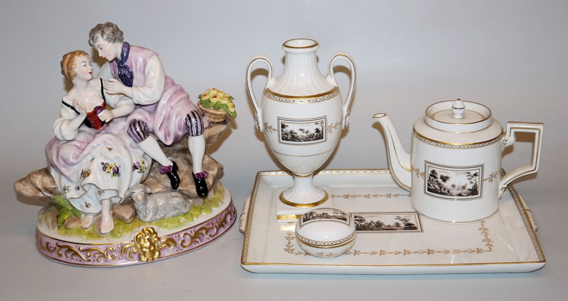 Vier Teile Ginori-Porzellan der "Fiesole"-Serie und eine Schäfergruppe, alle 20. Jh.