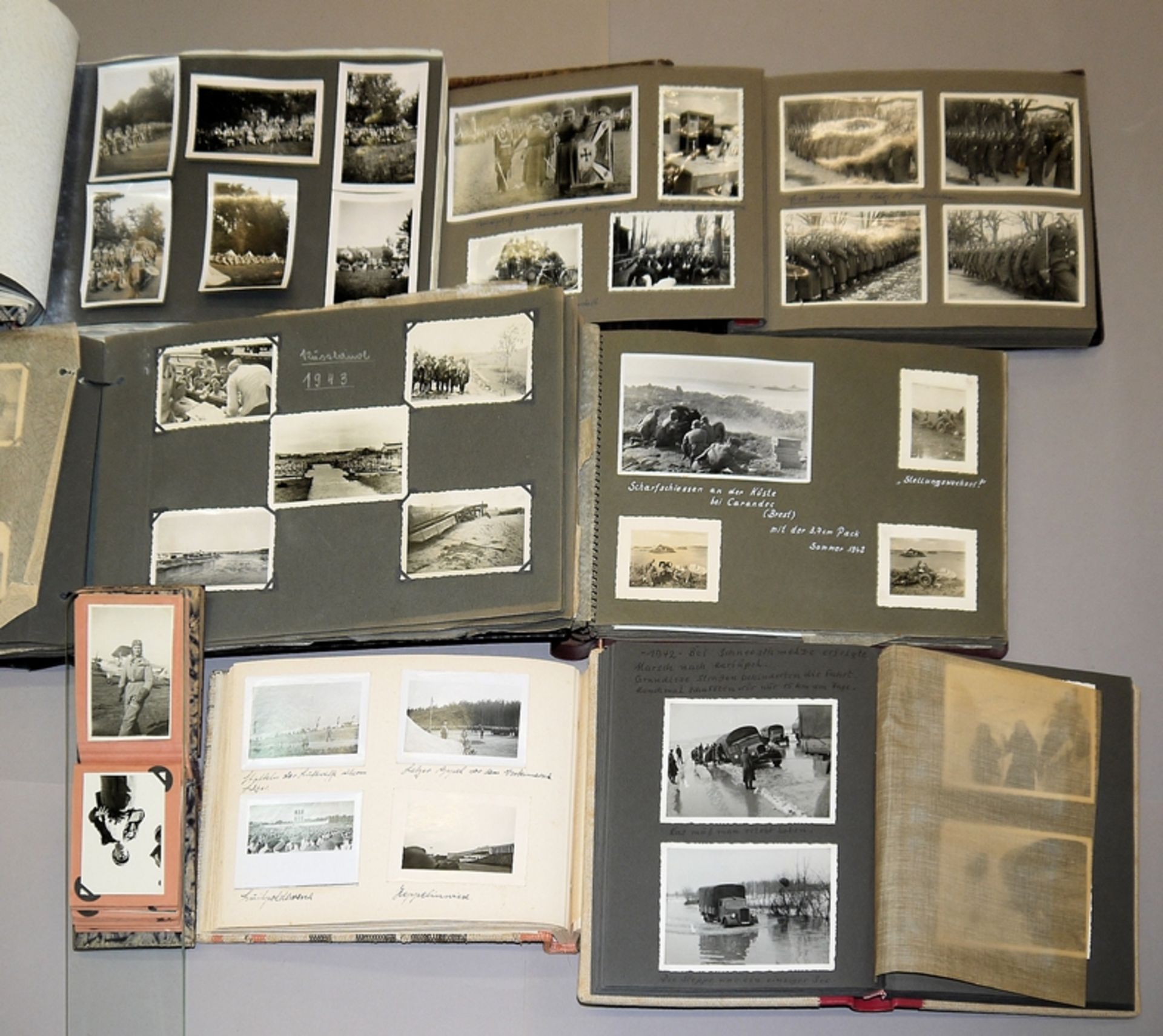 Sieben Dienstzeit- und Erinnerungsalben des WK II, 1939-1943