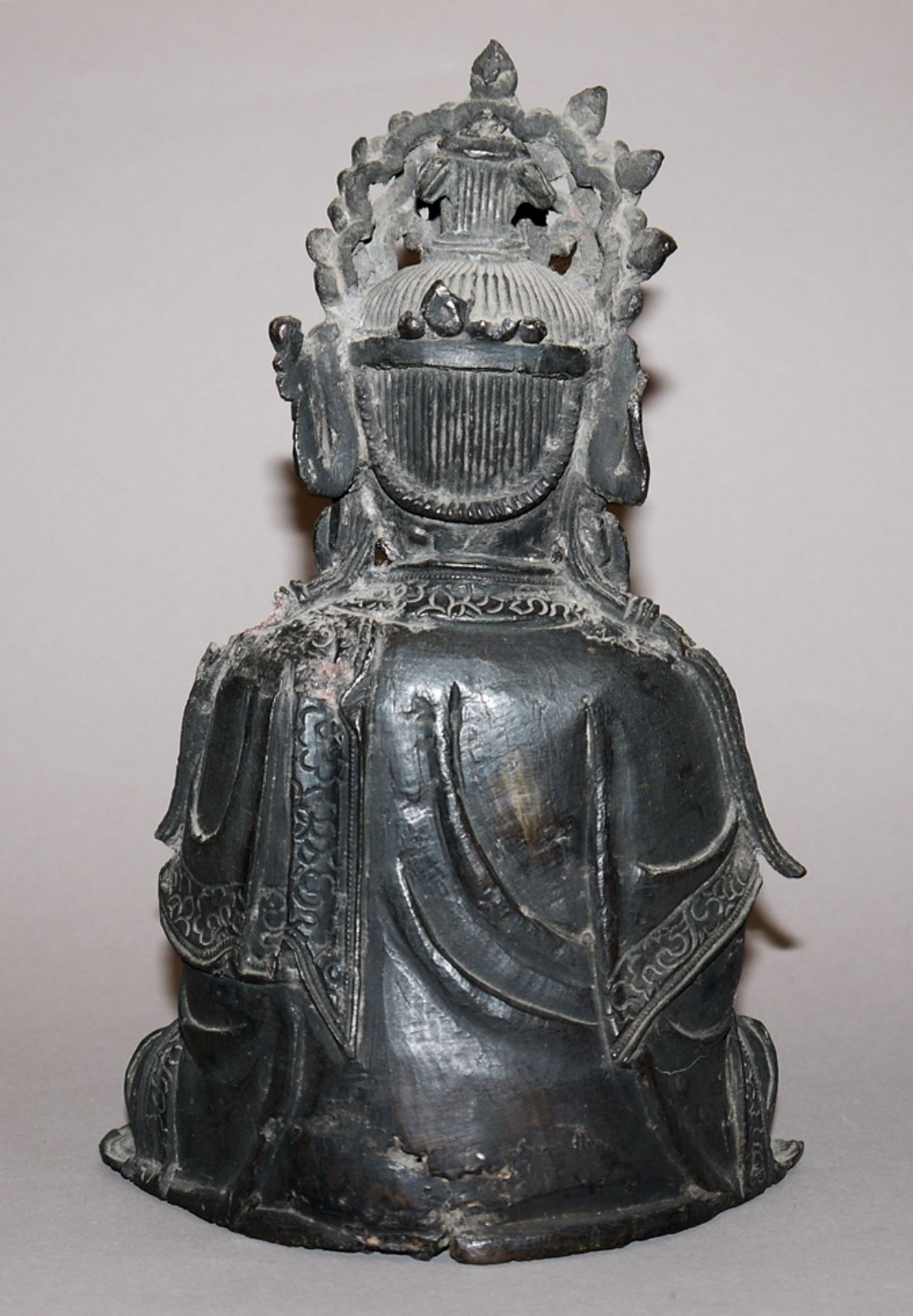 Bronzeplastik einer Beamtengottheit, Ming-Zeit, China 16./17. Jh. - Bild 2 aus 3
