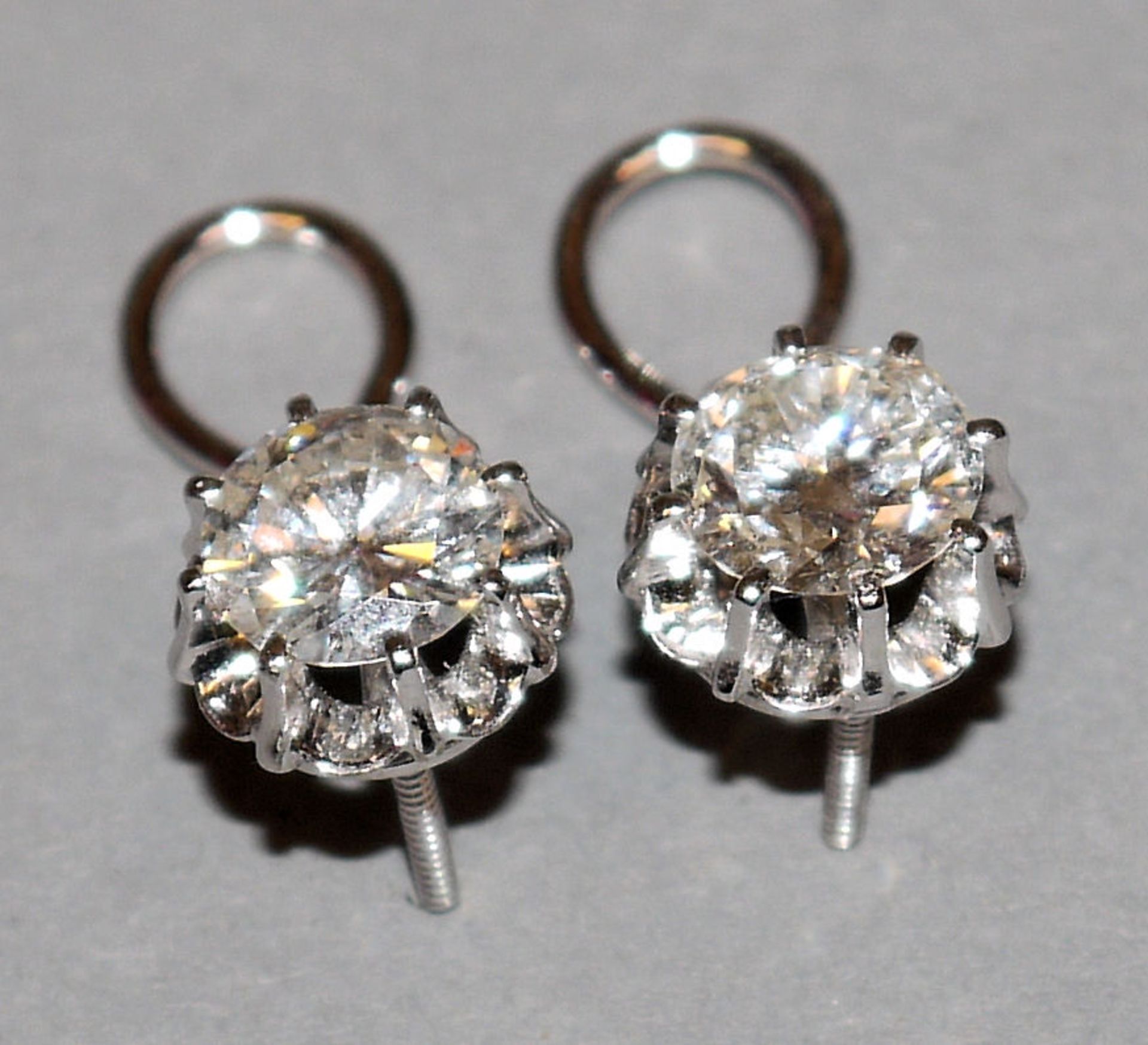 Brillant-Ohrstecker, jeweils ca. 1,00 ct, Gold