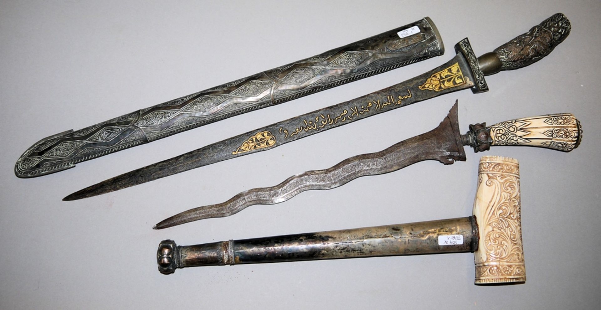 Ein malaiischer Kris und ein javanischer Pedang Lurus, Anfang 20. Jh. - Bild 2 aus 2