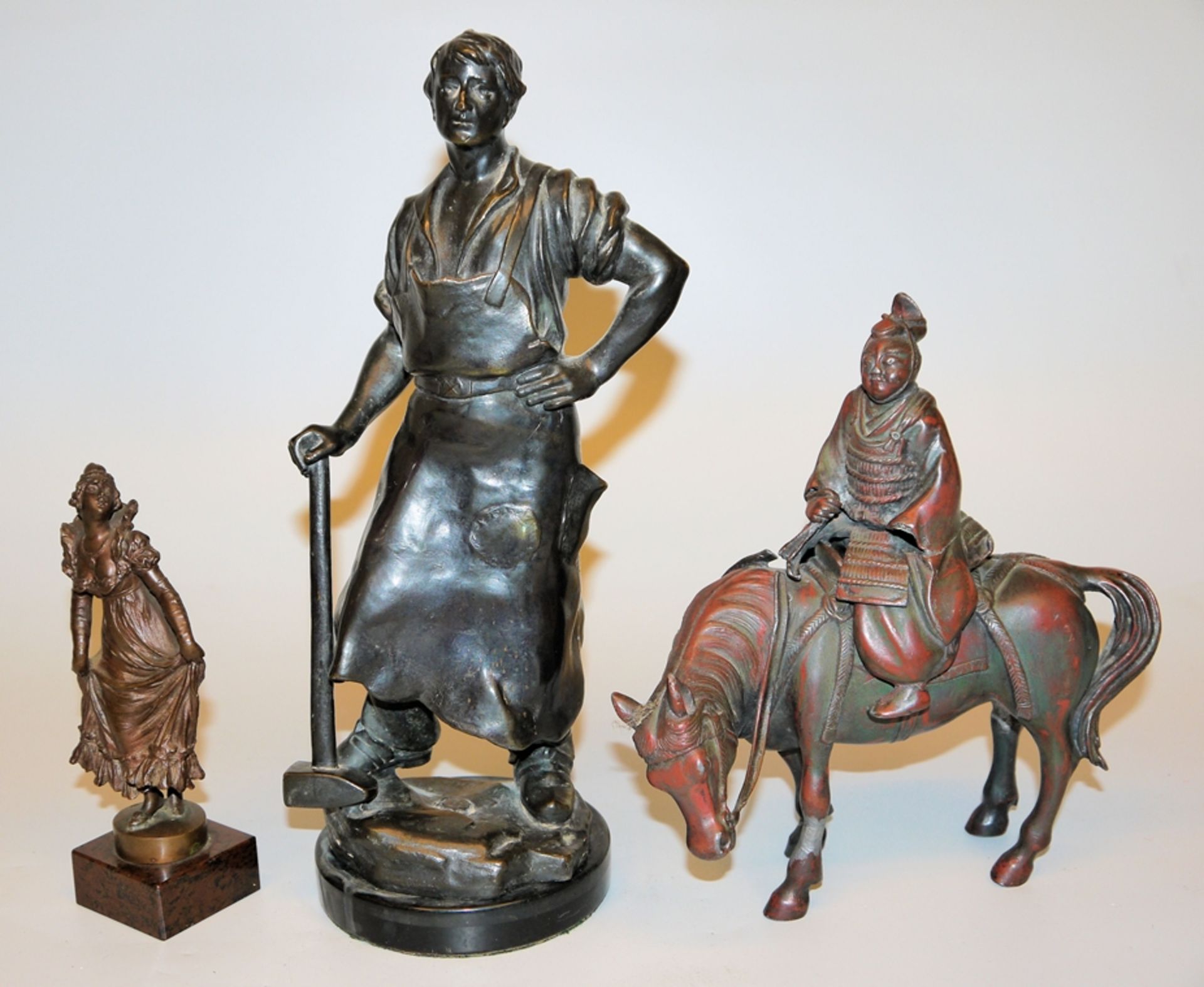 Drei dekorative Bronzeplastiken um 1900