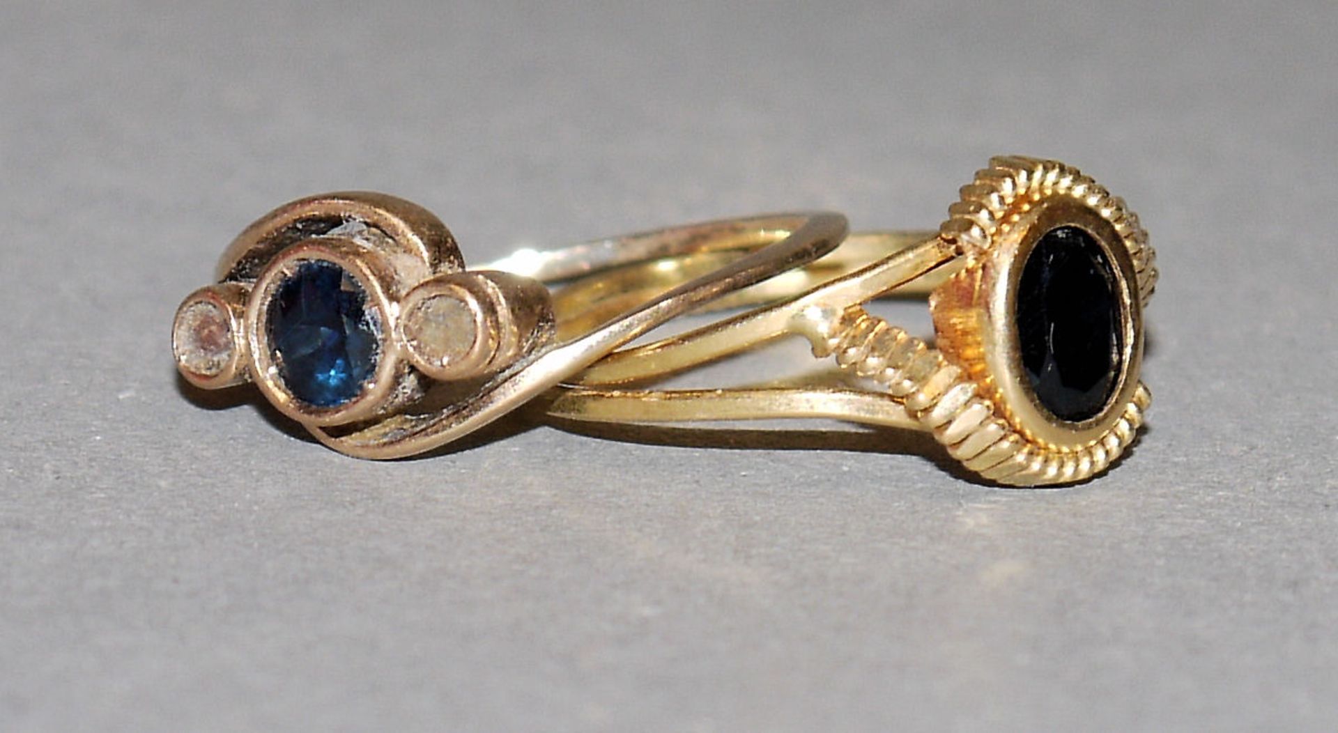 Zwei Saphirringe, Gold, 19. Jh./ frühes 20. Jh.