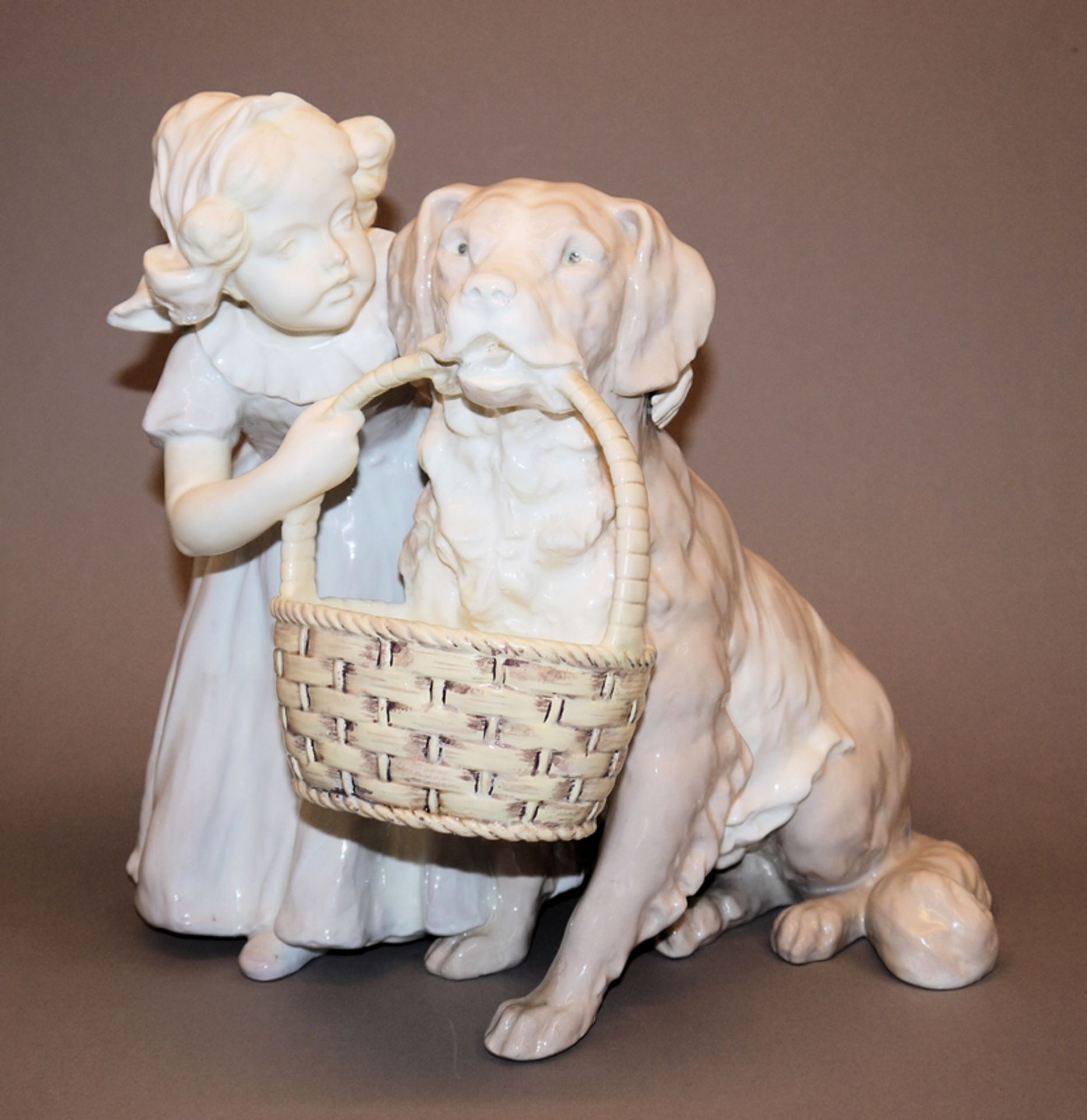 Große Keramikgruppe Mädchen und Hund, Albert Rosé für Goldscheider