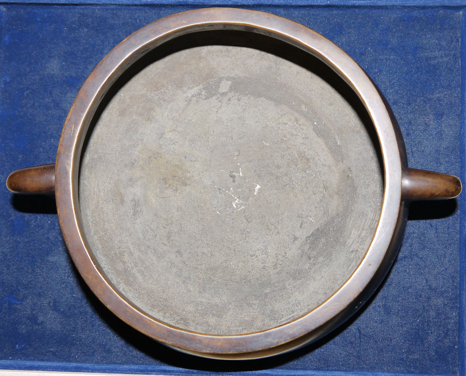 Schweres zweiteiliges Räucherwerk-Becken der Qing-Zeit, China 18./19. Jh. - Bild 4 aus 4