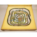 Friedensreich Hundertwasser, "Spiralental", Zierschale-Jahresobjekt Rosenthal, 1983, mit Holzkasten