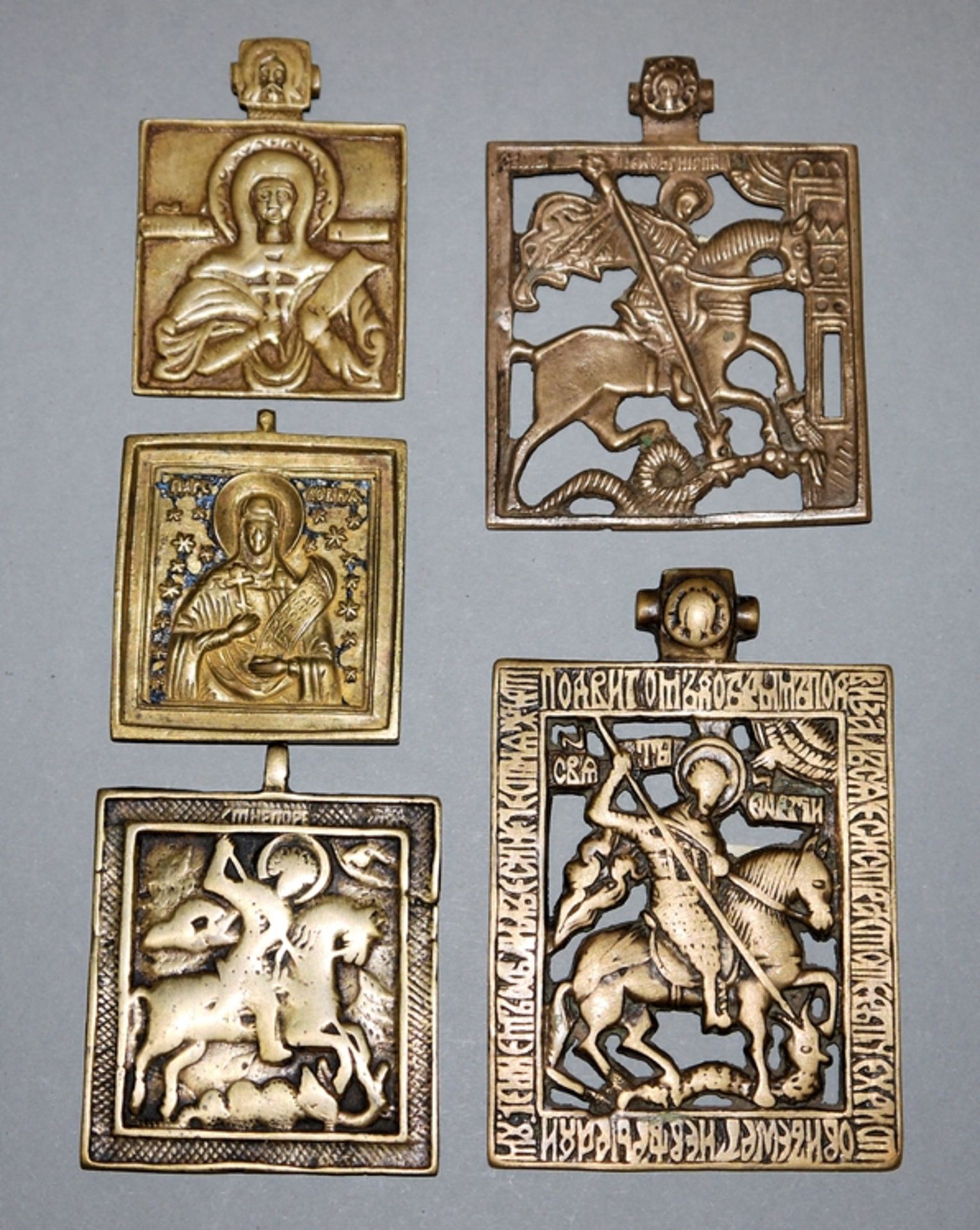 Fünf Bronze-Ikonen des Hl. Georg und der Hl. Paraskeva, Russland 17.-19. Jh.