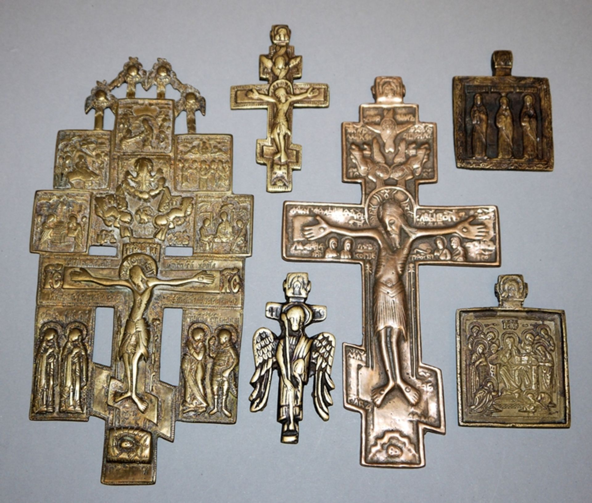 Drei orthodoxe Segenskreuze und drei Bronze-Ikonen, Russland 17.-19. Jh.