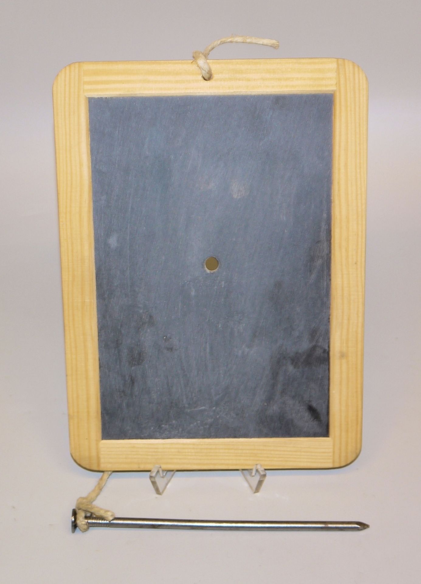 Günther Uecker, Loch, Nagelobjekt von 2000, signiert - Bild 2 aus 3