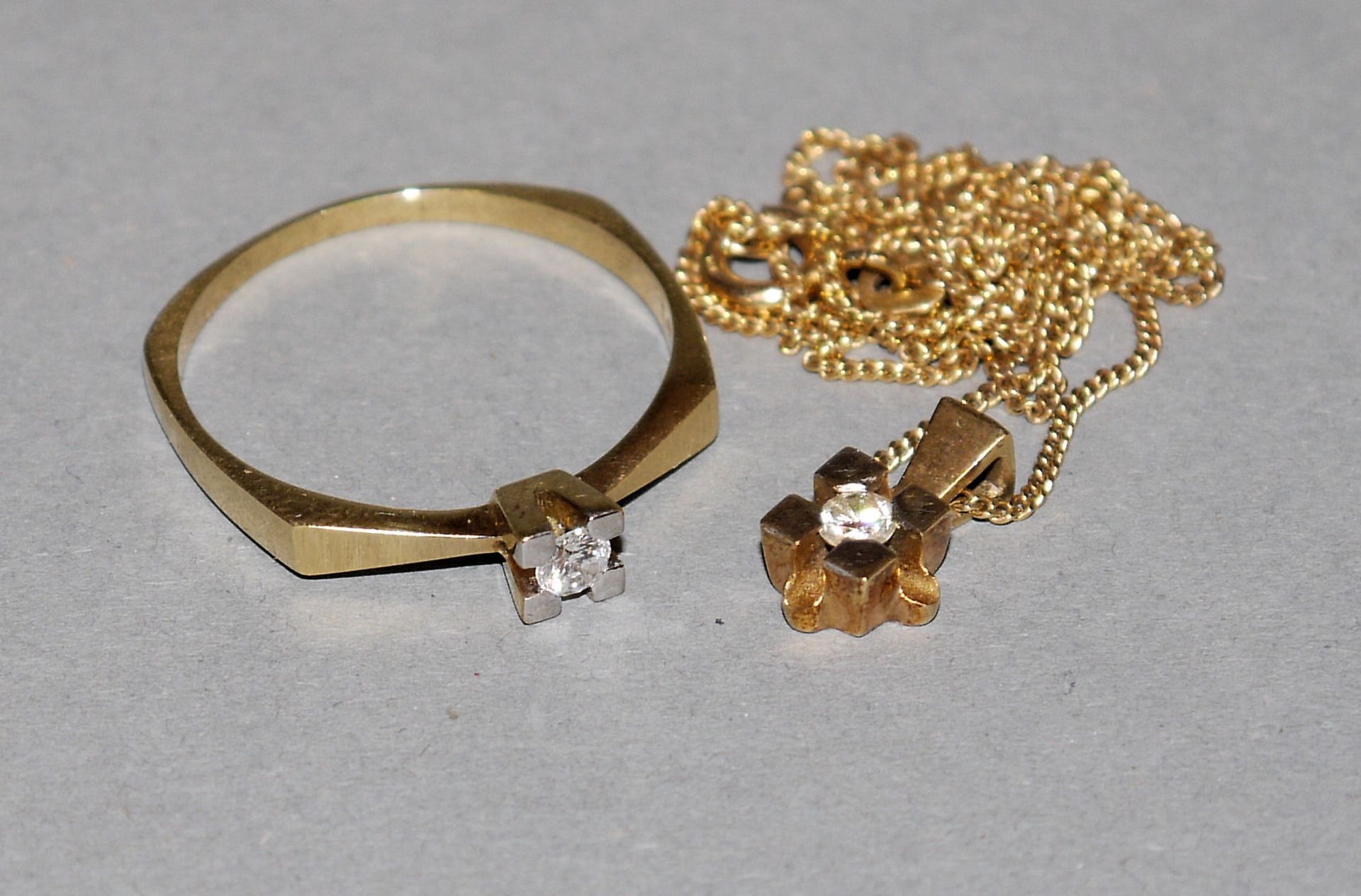 Schmuck-Set: Brillant-Solitaire und Brillant-Anhänger an Kette, Gold, WIF