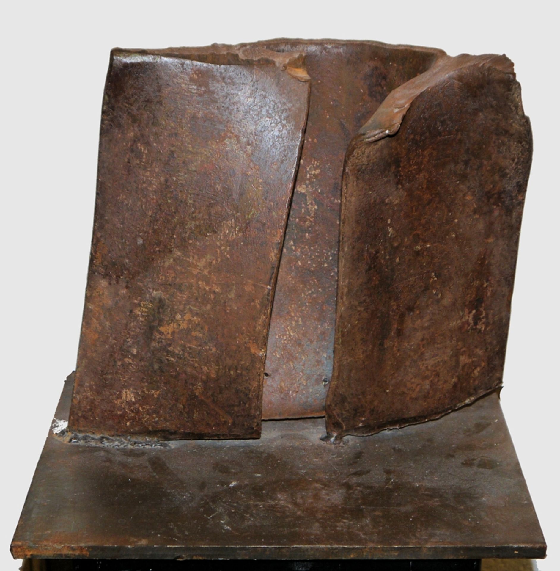 Nicht signierende Bildhauer, zwei größere, moderne Plastiken, Bronze & Eisen