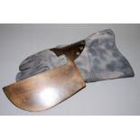 Wolfgang Bier, "Sensenhandschuh II", Leder & Eisen, von 1975