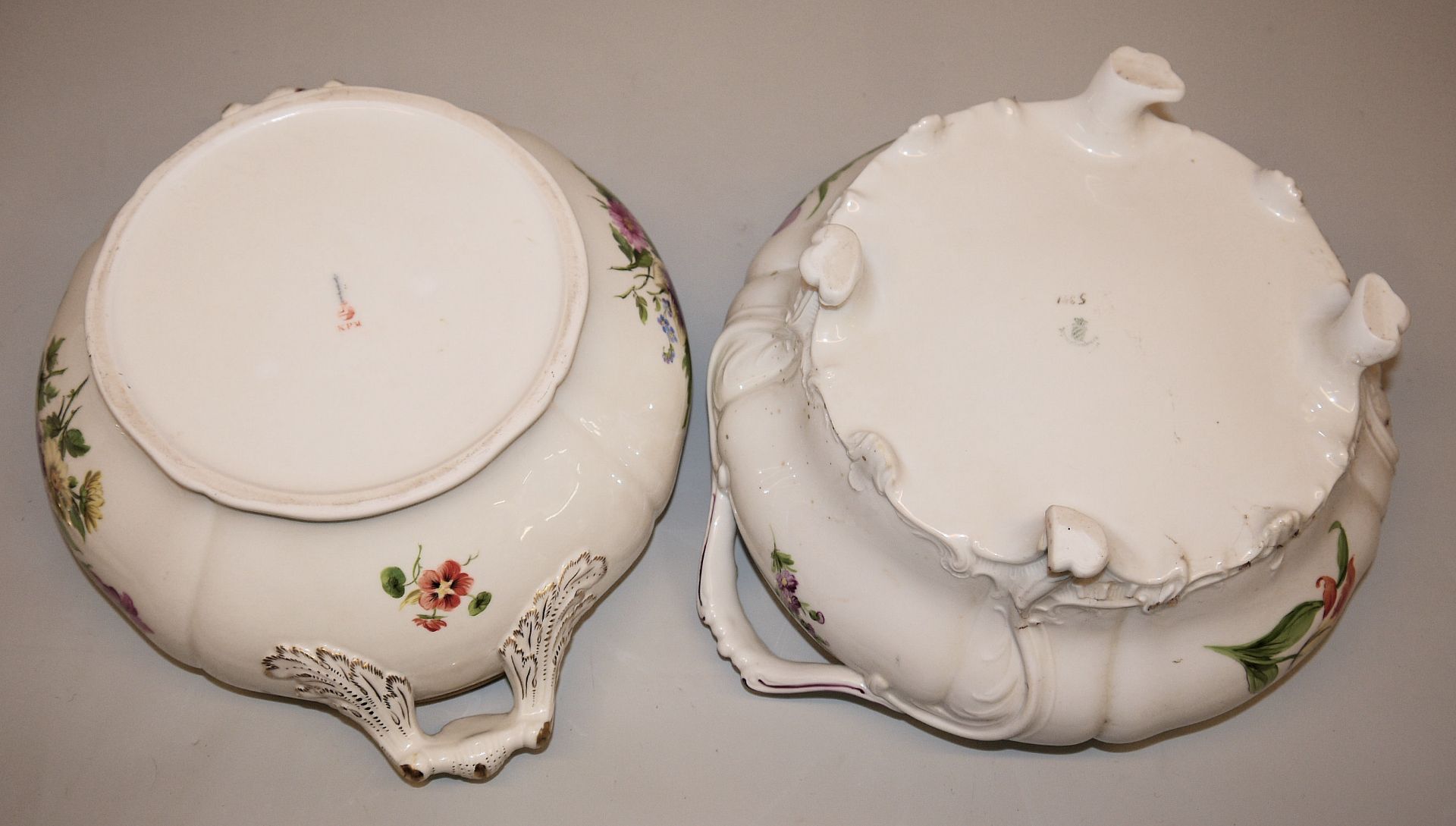 Zwei Porzellan-Suppen-Terrinen, KPM und Nymphenburg um 1900/ 20 - Bild 2 aus 2