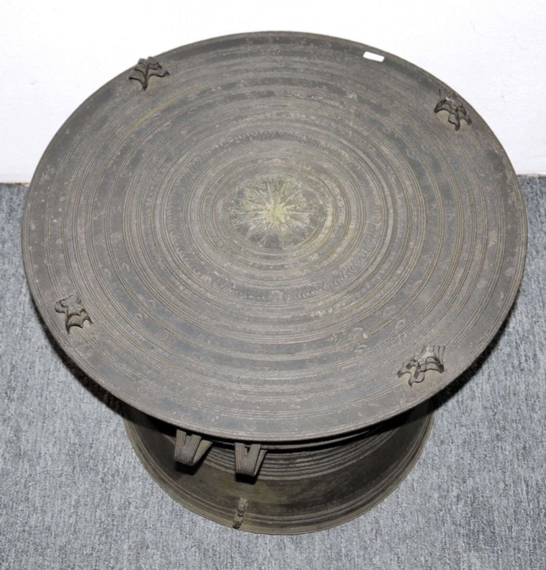 Regentrommel aus Bronze des Bergstammes der Karen, Goldenes Dreieck, Thailand/Burma, 18./19. Jh. - Bild 2 aus 3