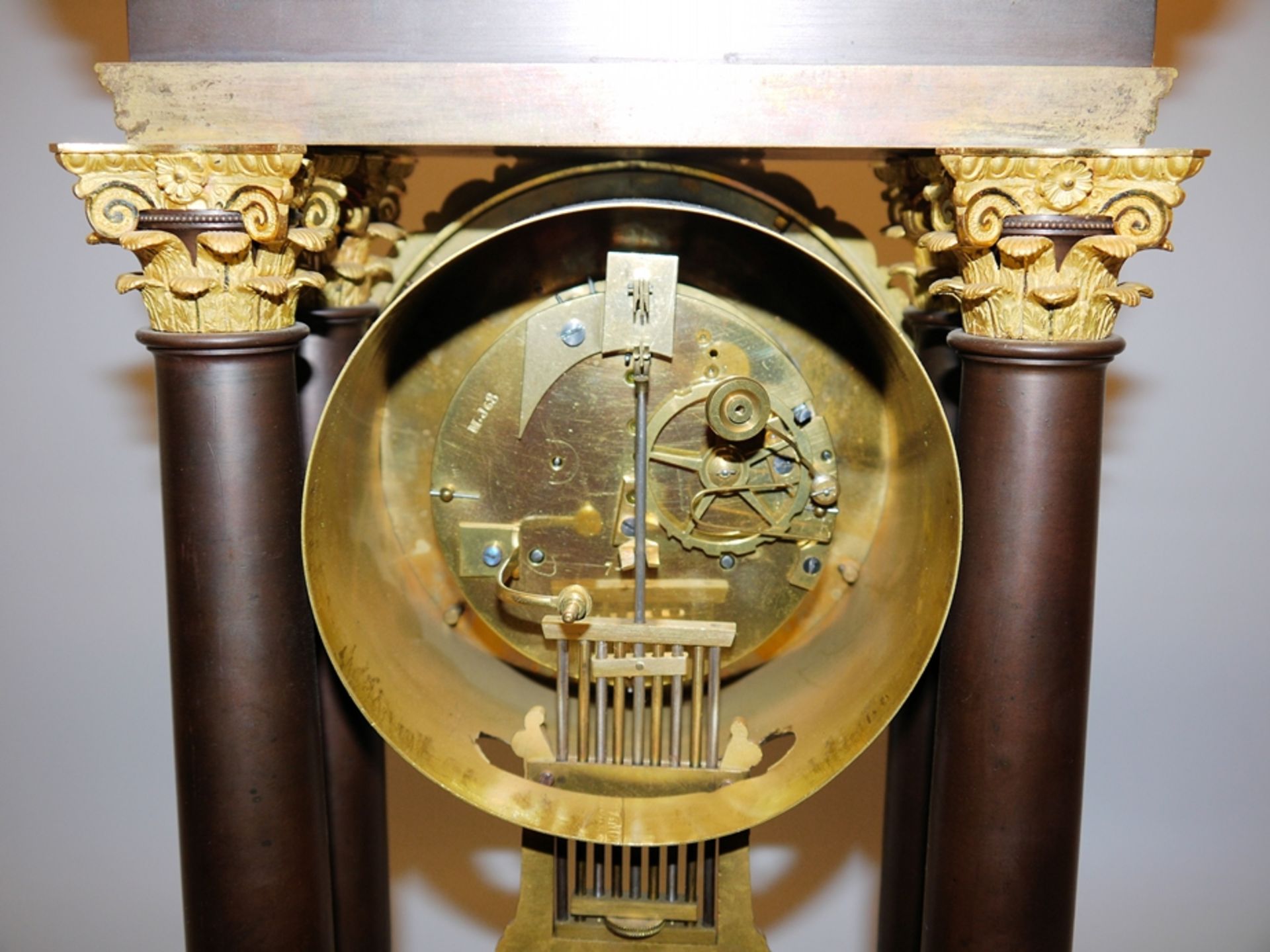 Prachtvolle Empire-Pendule des Napoleon III., Frankreich, Mitte 19. Jh. - Bild 3 aus 3