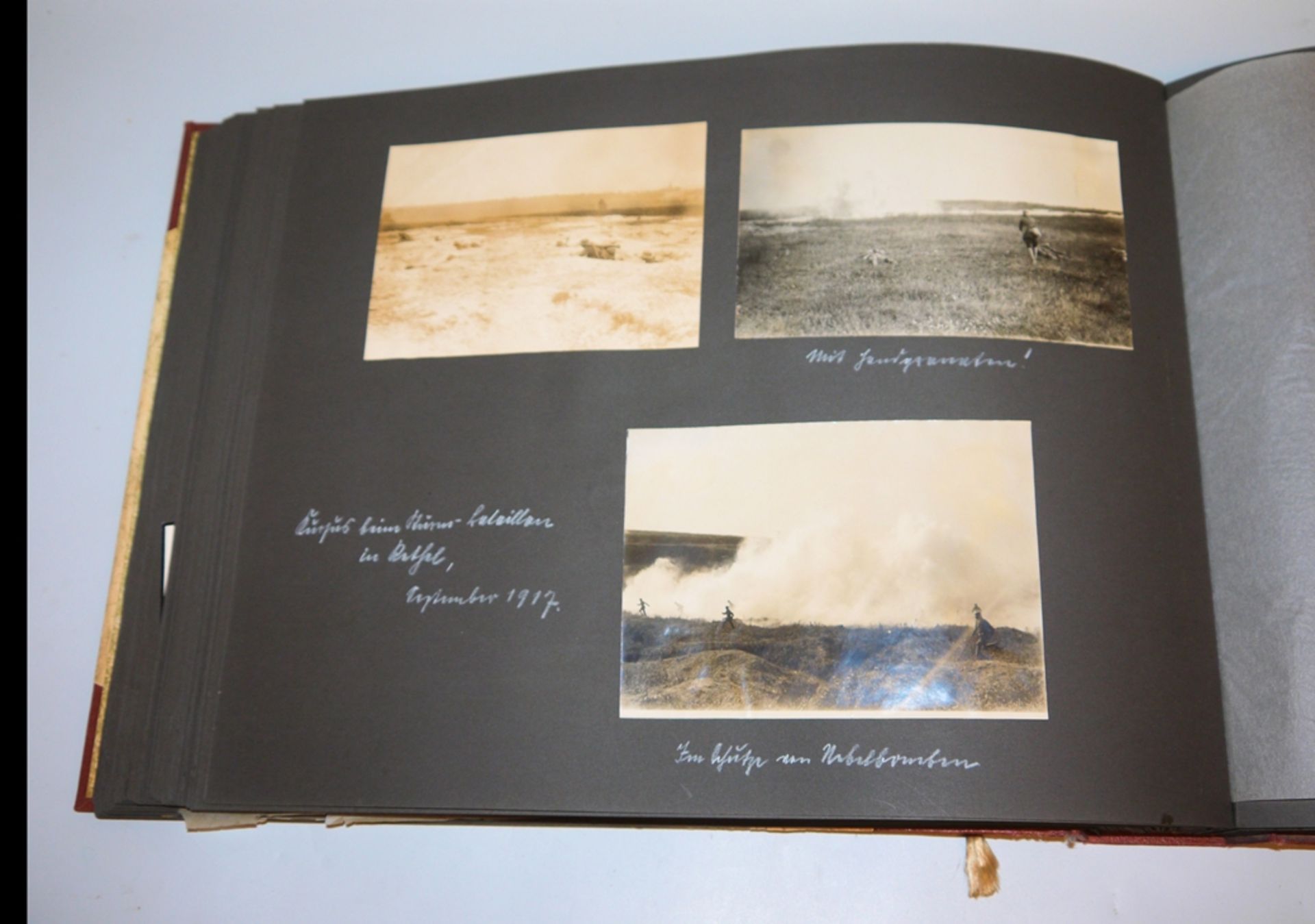 Großes militärisches Album 1914-18, u.a. mit Fotografien, Postkarten, Gefechtskarten u. Dokumenten - Bild 8 aus 10