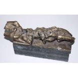 Rolf Szymanski, "Kleines Spielkartenbild III", Bronzeplastik von 1968-1969 und Figur, Radierung, ge