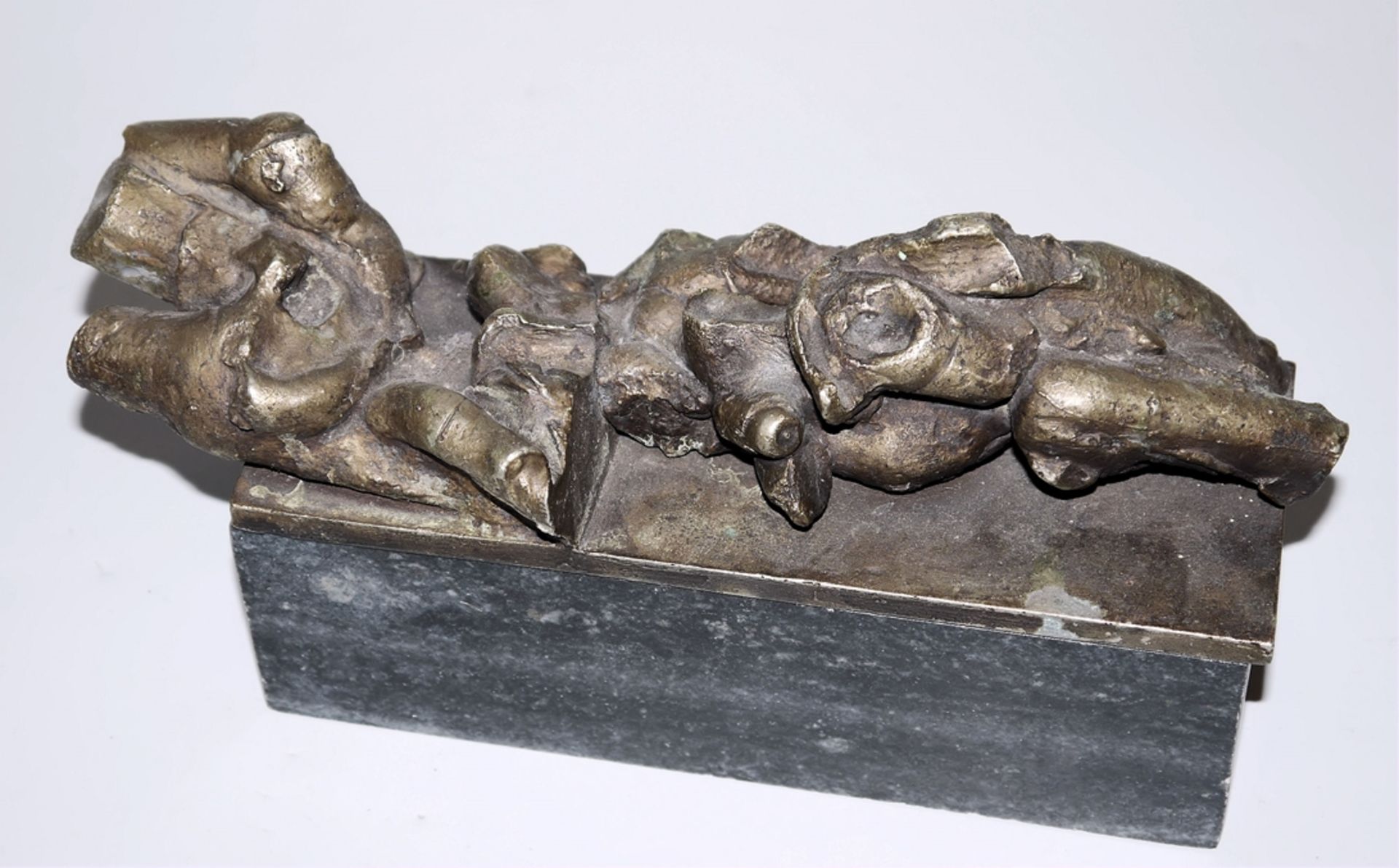 Rolf Szymanski, "Kleines Spielkartenbild III", Bronzeplastik von 1968-1969 und Figur, Radierung, ge