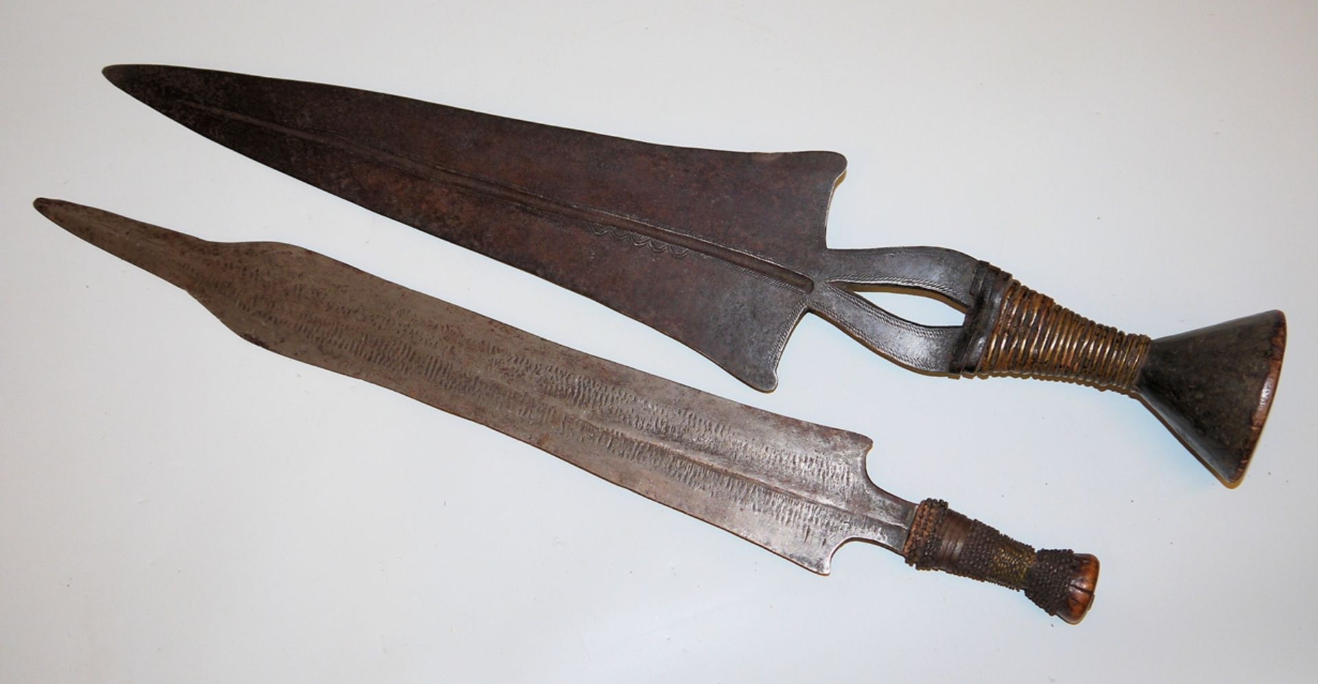Zwei Prestigemesser aus dem Kongo, Schwarzafrika