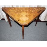 Niederländischer Ecktisch und drei Barock-Stühle mit Marketerie und Intarsien, 18./19. Jh.