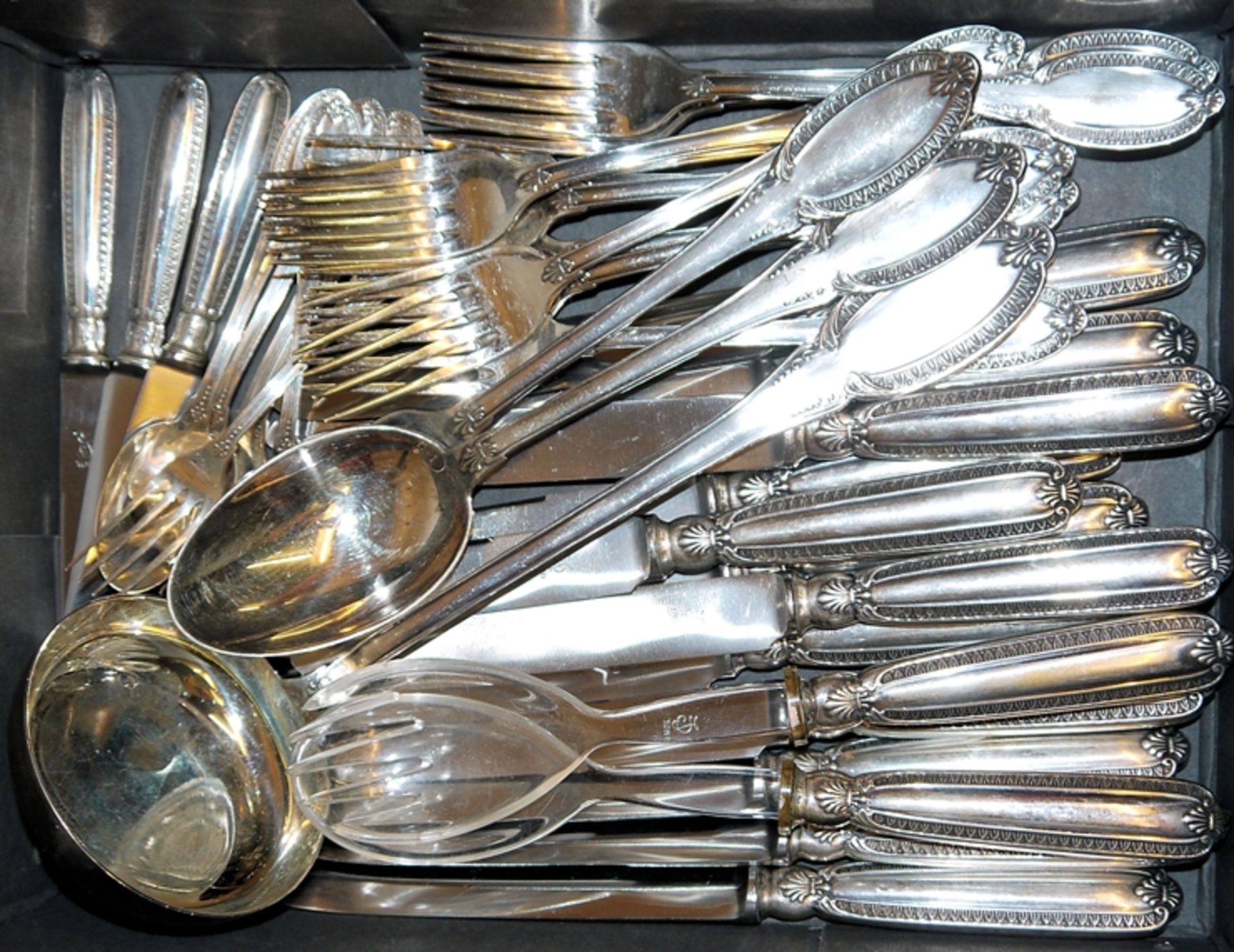 Umfangreiches Tafel- u. Frühstücksbesteck für 12 Personen, Silber, 1. H. 20. Jh. - Bild 2 aus 2