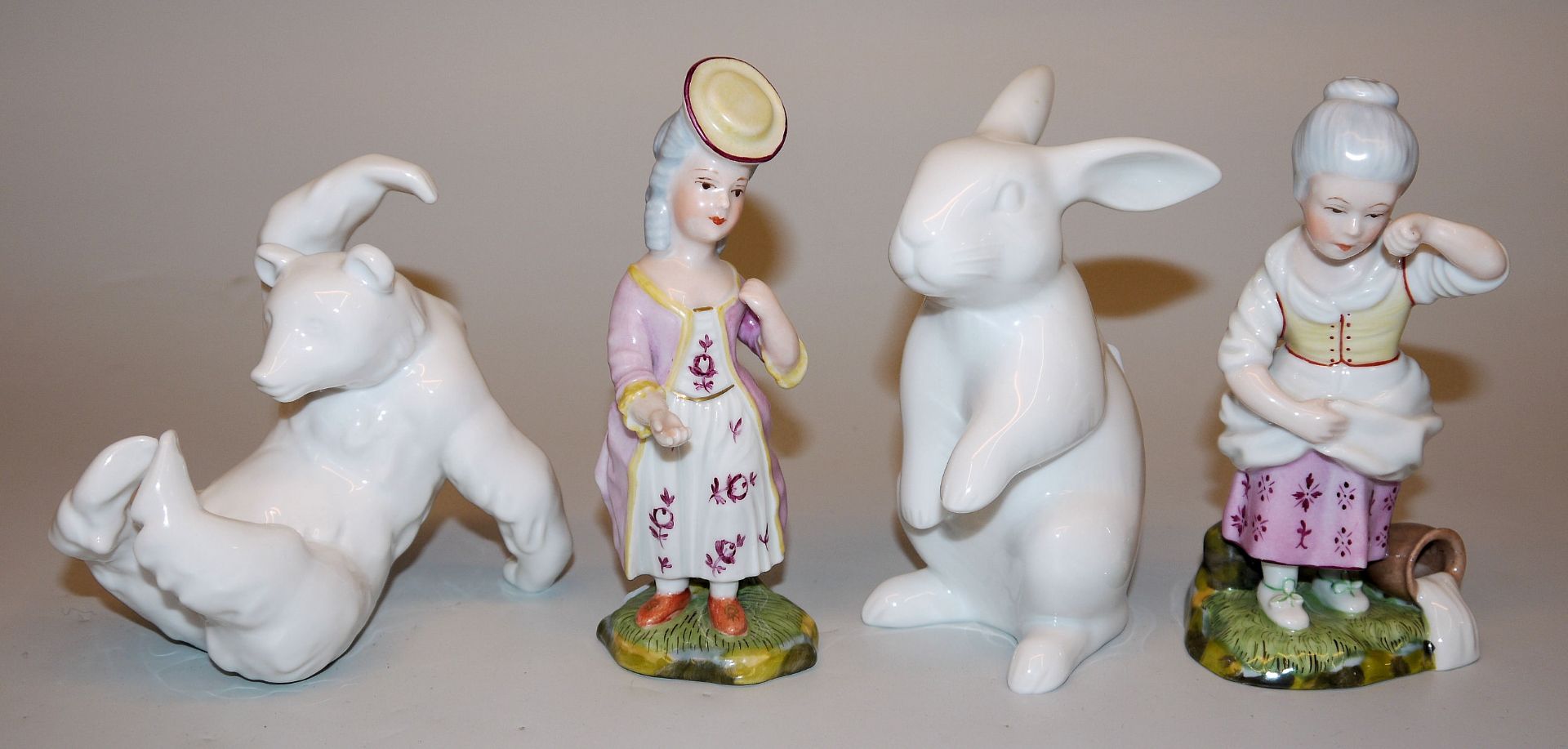 Vier Porzellanplastiken: Bär und Hase, KPM & Milchmädchen und Dame, Höchst