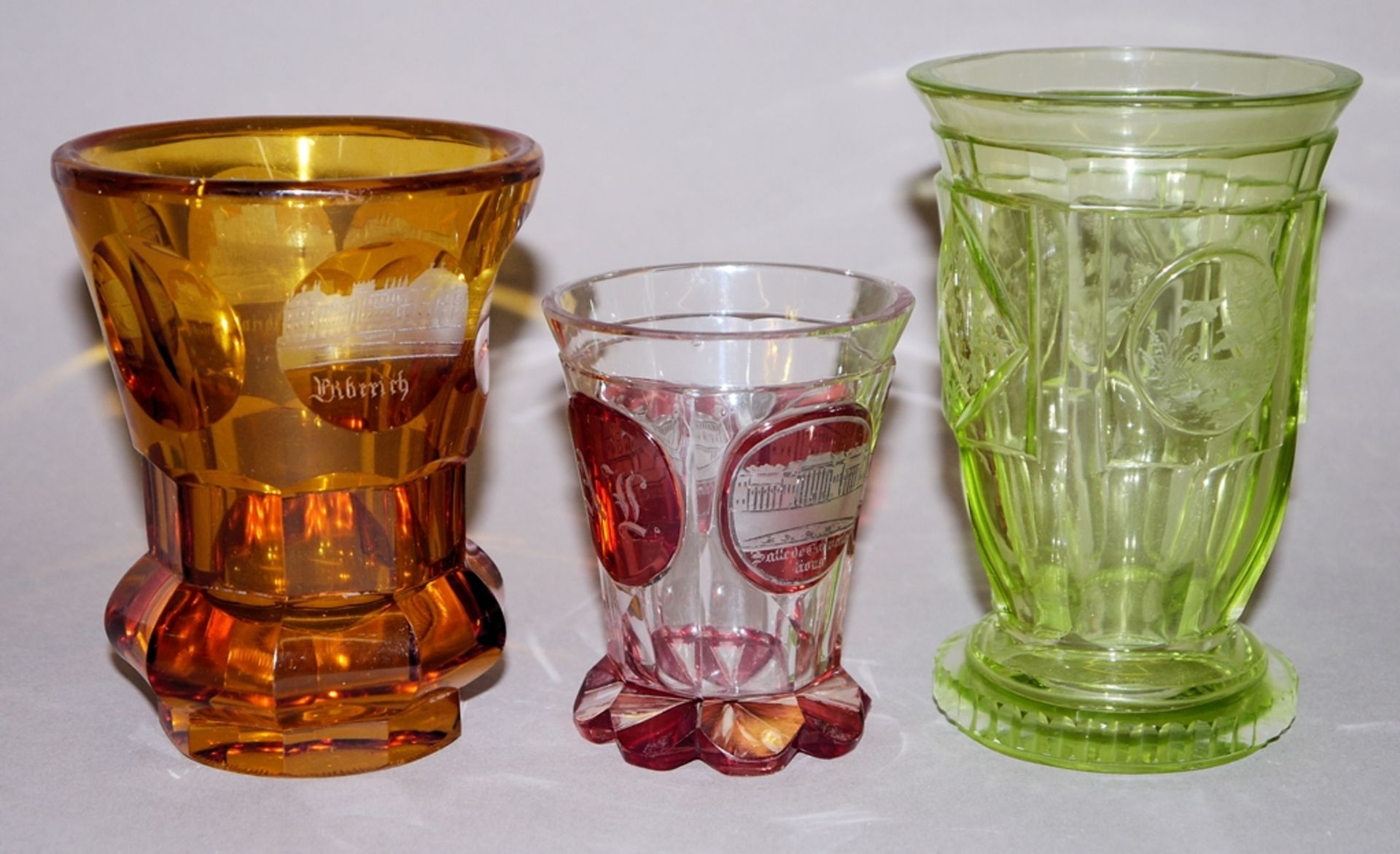 Drei Gläser des Biedermeier, dabei 2 Andenkengläser, Böhmen