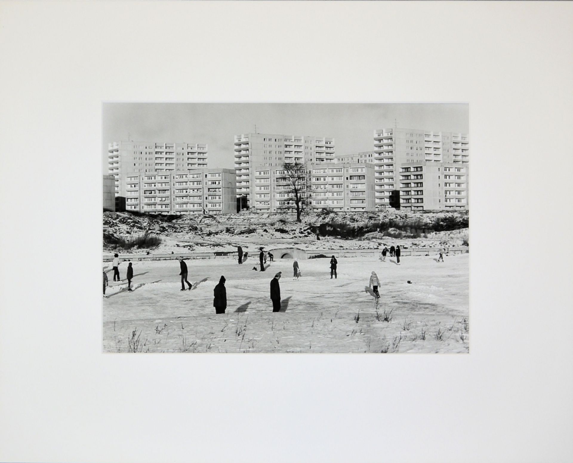 Sibylle Bergemann, "Berlin, 1980", Zugefrorener Fluss, signierte Fotografie