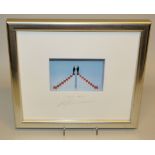 Volker Kühn, "Shake hands" und "Über dem Berg", zwei 3 D-Objekte im Kastenrahmen