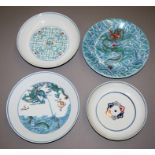 Vier chinesische Doucai-Teller mit Kaiser-Marken, nicht aus den Perioden