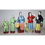 Fünf chinesische Porzellanfiguren, Charakterdarsteller*Innen der revolutionären Peking-Opern und Ta