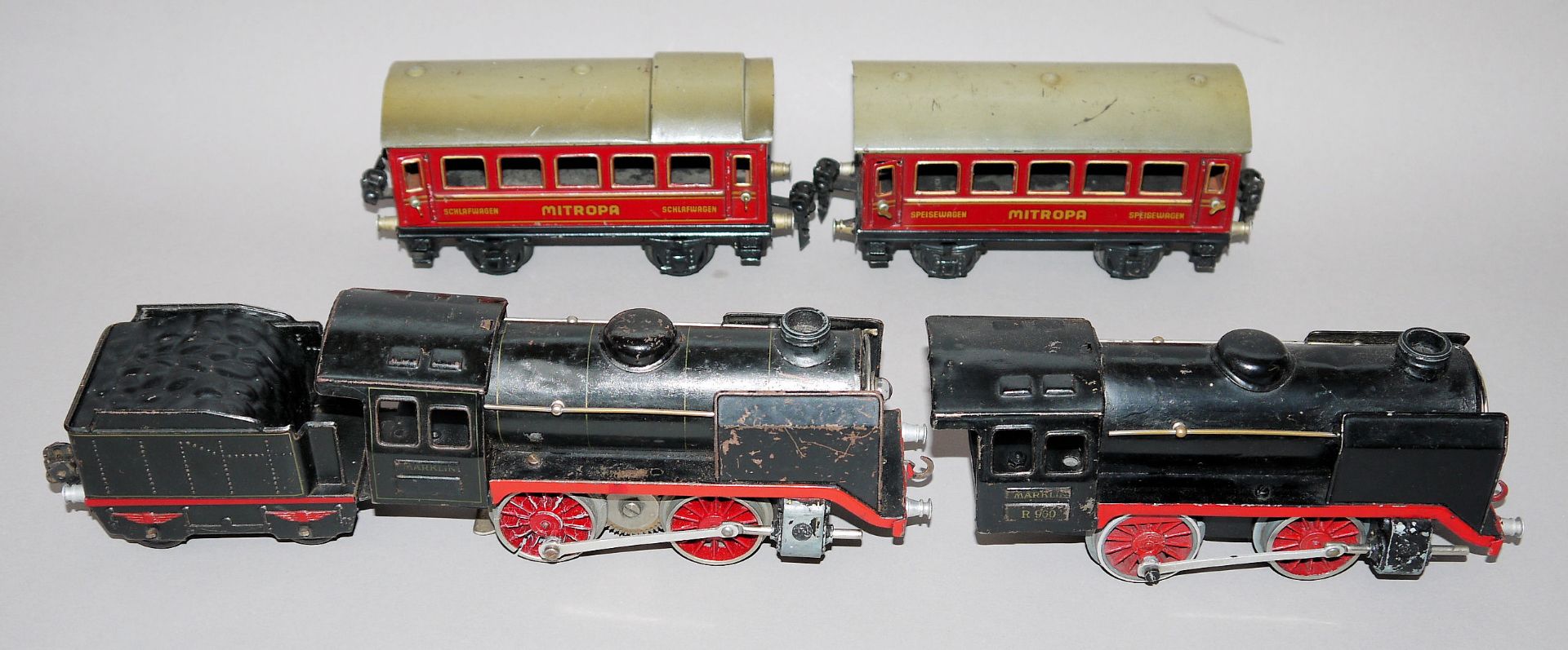Sammlung Märklin Eisenbahnen Spur 0, u.a. 2 Lokomotiven Modell R 900, 13 Teile - Bild 2 aus 3