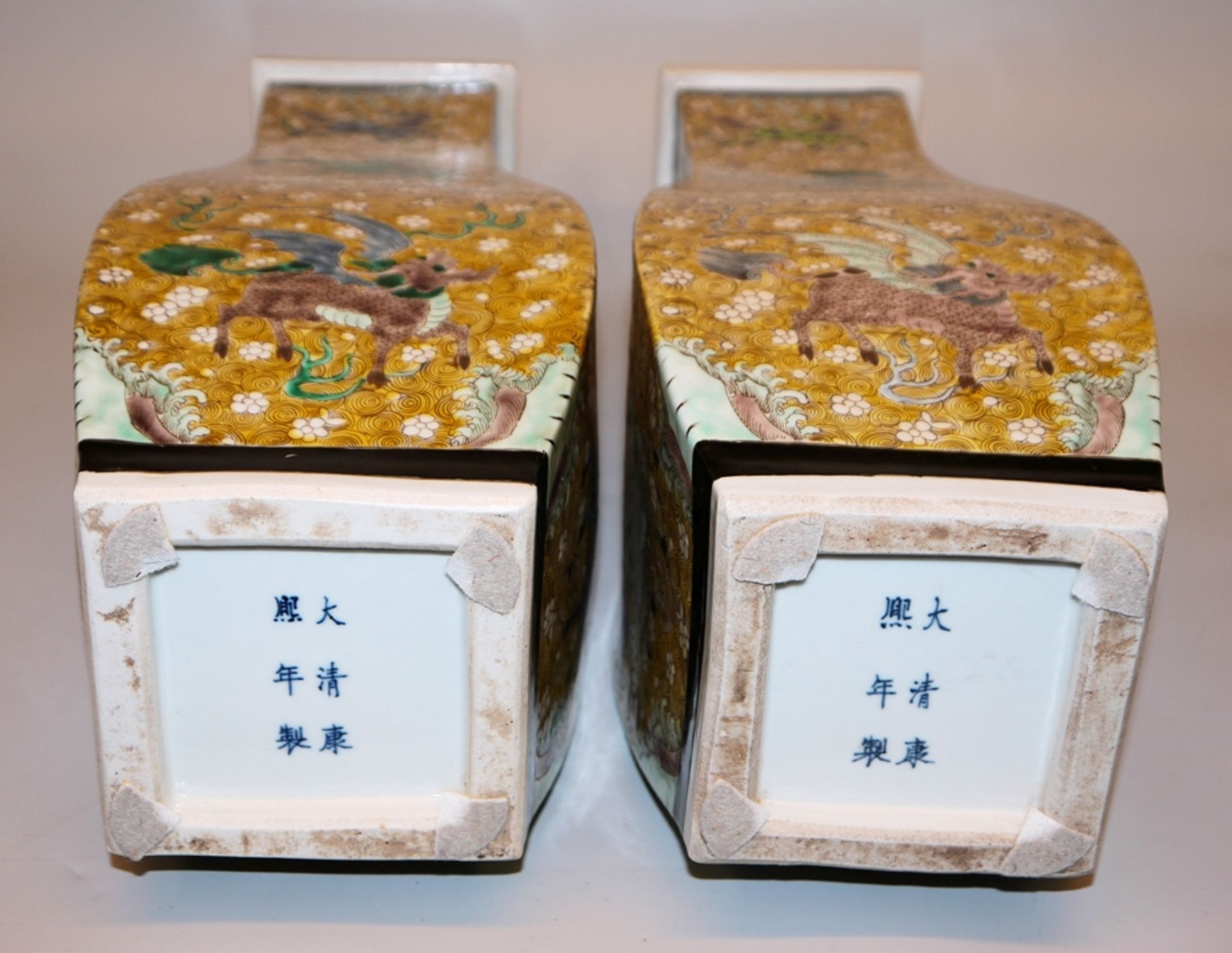 Großes Vasenpaar mit Fabeltieren, Republik-Zeit, China, Anfang 20. Jh. - Bild 3 aus 3