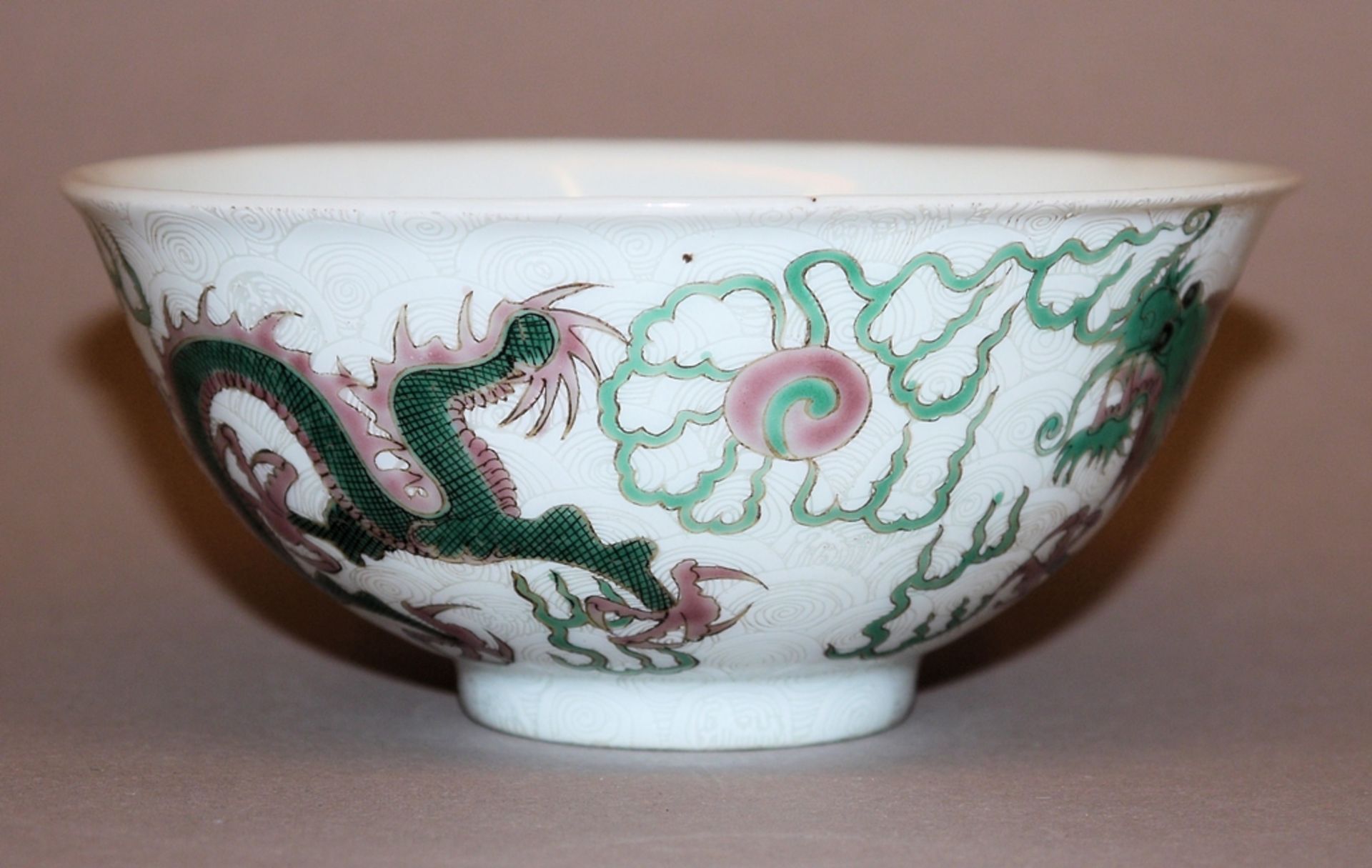 Feine Sgraffito-Schale mit Drachendekor, gemarkt Tongzhi, China 19. Jh. - Bild 2 aus 4